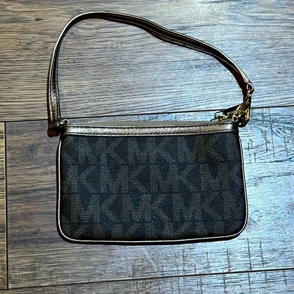 Michael Kors Signature Wristlet - Picture 5 of 13